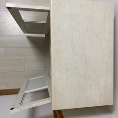 【ニトリ】ガラス扉付き 木製キャビネット（白）収納棚の画像