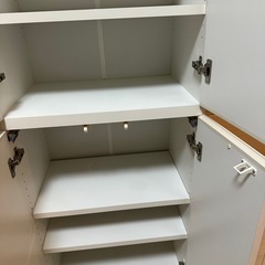 取引中 タイムセール 美品 白井産業 [日本製] 壁面収納 扉付き壁面キャビネット 本棚 豊富なバリエーションで組み合わせ自由自在 耐震ラッチ装備 配線穴あり 壁面ぴったり設置 隙間収納 幅60×奥行41.6×高さ180cm ホワイト木目調 POR-1860DWH ポルターレ・リビングの画像