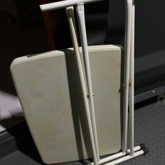 折りたたみテーブルの画像