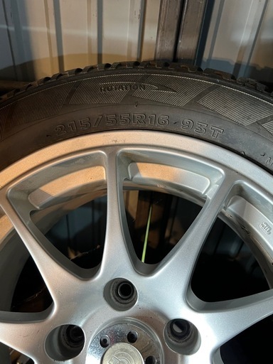 スパイクタイヤ　215/55R16