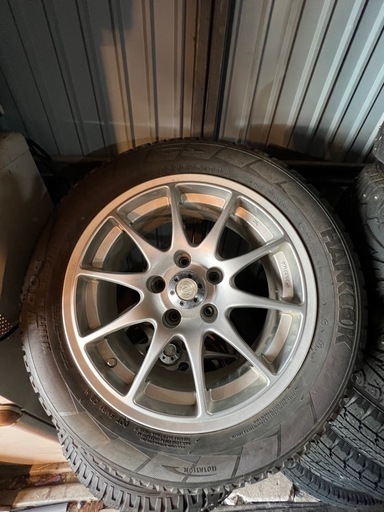 スパイクタイヤ　215/55R16