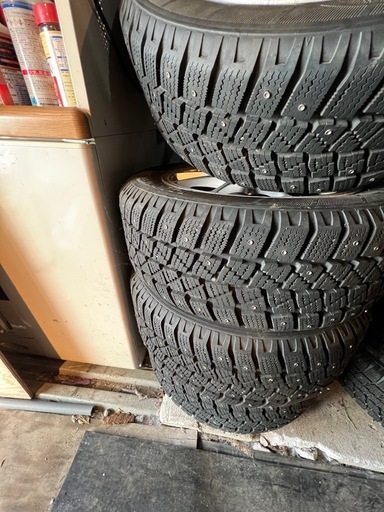 スパイクタイヤ　215/55R16