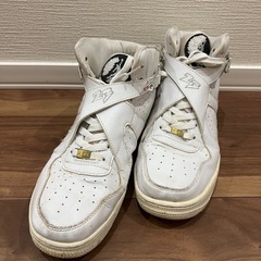 AIR JORDANホワイト ハイカット スニーカー ストラップ付きの画像
