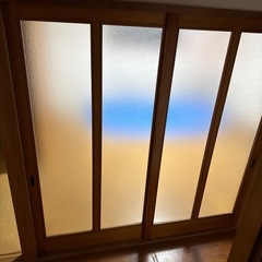 【取引中】ガラス窓付引き戸2枚　ダイニングの画像