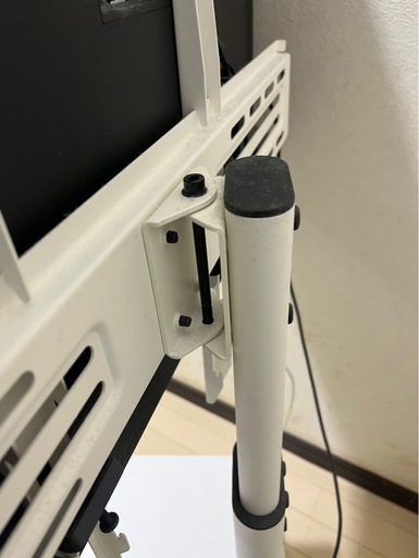 【取引終了】1週間限定！4K43型液晶テレビ（スタンド付き）　アイリスオーヤマ　テレビ台付き　スタンド　LT-43B620