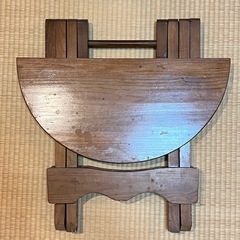 丸い机の画像