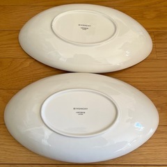 GIVENCHY ホワイト プレート 2枚セットの画像