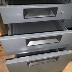 未使用品　鍵なし袖机　　の画像