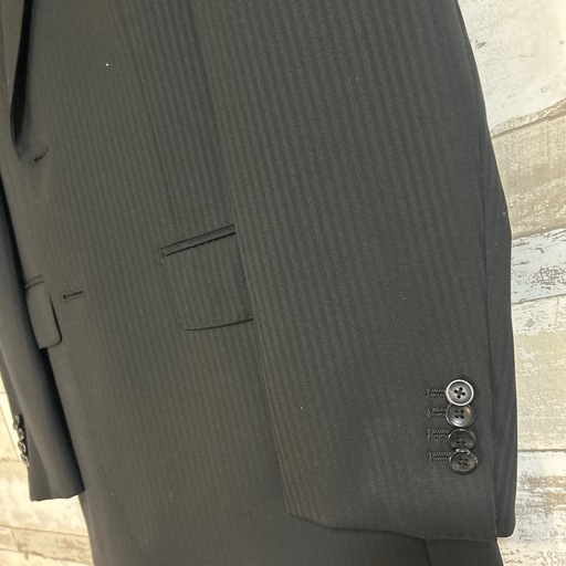 ほぼ新品　メンズ　スーツ　ブラック