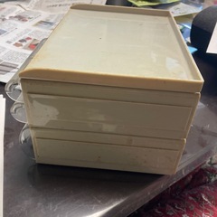 使い道色々　小物入れ　道具箱　パーツ入れの画像