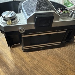 「Nikon F ボディ + Zoom-Nikkor 28-85mm レンズセット（裏蓋欠品/動作確認済）」の画像