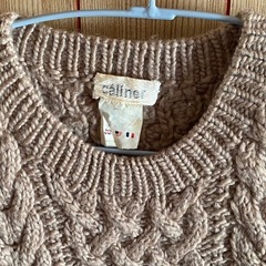 calinarニットベストの画像