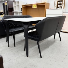 【超美品‼️】定価166,300円♪ セラミック天板 150cm幅4人掛けダイニングテーブルセット キルティング柄ベンチ 大理石調アイボリー♪の画像