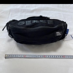 GEKCE ショルダーバッグ ウエストポーチ 黒 メンズ バッグ カバン 新品の画像