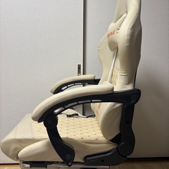Dowinx ゲーミングチェア　白 オットマン付きの画像