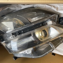 ヴェルファイア 2系  ヘッドライト左右の画像