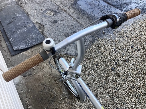682、折りたたみ自転車20インチ銀