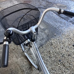 684、ママチャリ26インチ銀の画像