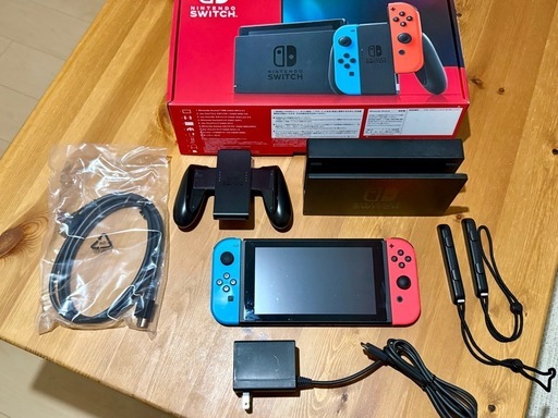 ニンテンドーSwitch 本体　ネオンブルーネオンレッド