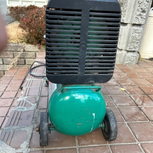 エアコンプレッサー100v