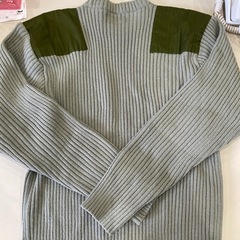 J10    アメリカ海軍飛行隊紋章付きセーターの画像