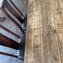 ウッドテーブルの画像