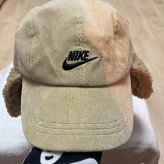 レディース　NIKEのコーデュロイ素材のベージュ色フライトキャップサイズ56cmです。の画像