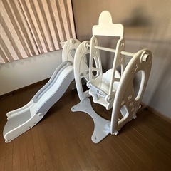 子供用滑り台ブランコの画像