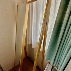 ハンガーラック付きスタンドミラーの画像