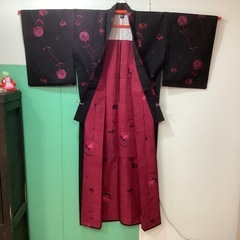 黒×マゼンダピンク　ウール単紬着物の画像