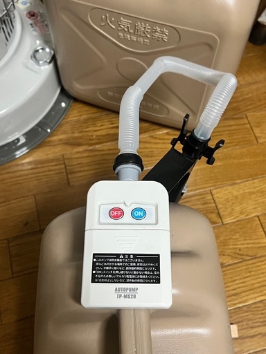 キャンプにも！トヨトミ 石油ストーブ TOYOTOMI KS-67H-Wホワイト　タンク×2 