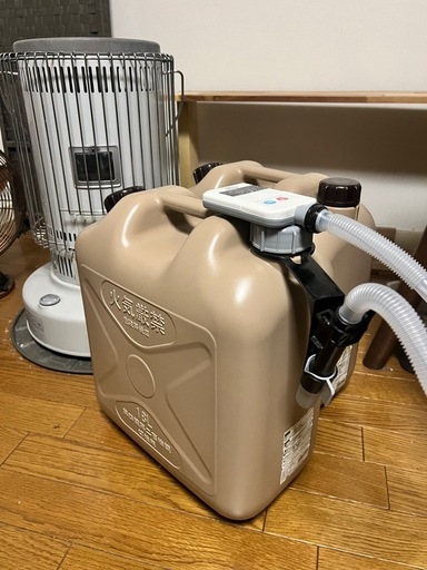 キャンプにも！トヨトミ 石油ストーブ TOYOTOMI KS-67H-Wホワイト　タンク×2 