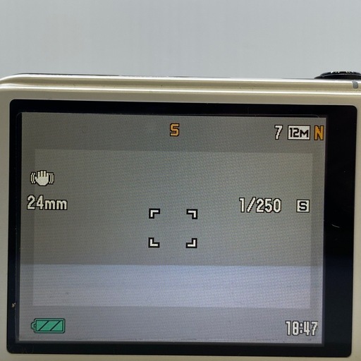 【取りに来られる方限定】　CASIOのコンパクトデジタルカメラ　EX-ZR100です！【トレファク寝屋川】