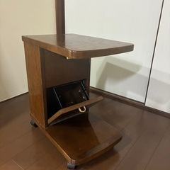 【無料】キャスター付きサイドテーブル（ヴィンテージ／現状渡し）の画像