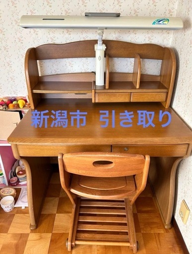 学習机 勉強机 (りー) 新潟大学前のテーブル《学習机》の中古あげます
