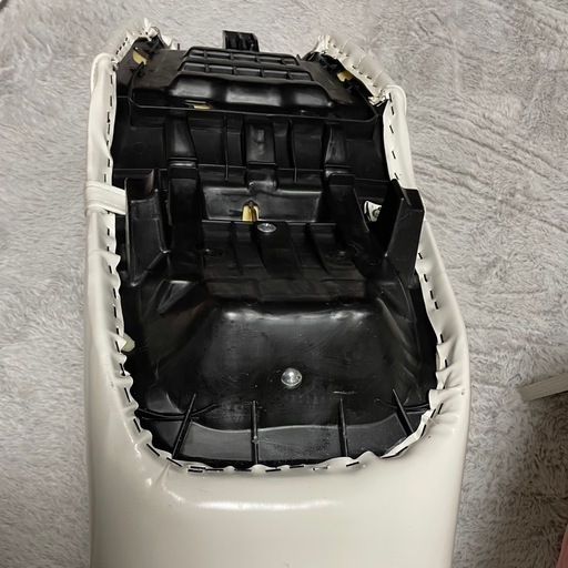 NC31白 エナメル60cm三段シート/ホワイトCB400SF前期 (KK) 宮崎