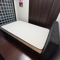【受け渡し予定者様決定済み】スタイリッシュなセミダブルベッド　ダークグレーの画像
