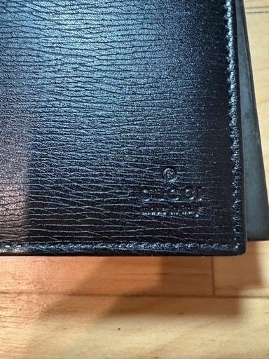 美品グッチロゴモチーフ 二つ折り財布（小銭入れあり） レザー メンズ GUCCI
