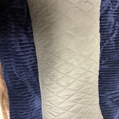 ロング枕、カバー付きの画像