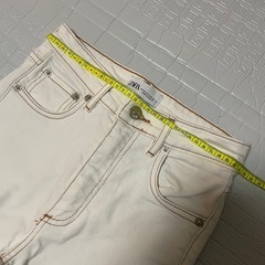 ZARA ホワイトスキニーデニムパンツ 1度のみ使用34サイズSサイズ相当の画像