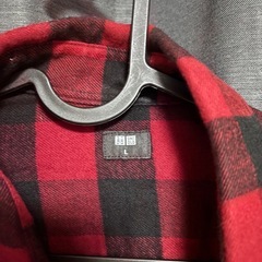 ユニクロUNIQLO赤チェックシャツの画像