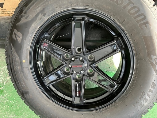 【美品】スタッドレス265/65/18 山８部ブリヂストン　