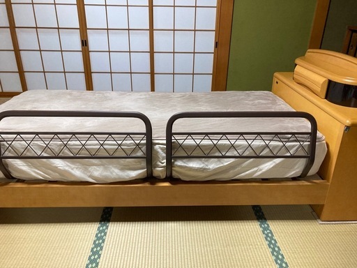 シングルベッド　ライト&bull;小引き出し付き