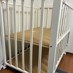 ベビーベッドの画像