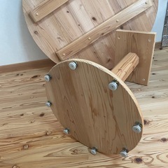 無垢無塗装杉　丸テーブルの画像