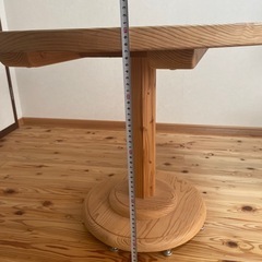 無垢無塗装杉　丸テーブルの画像