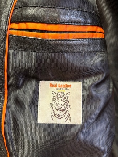 お値下げ　人気商品　お買い得品　極美品　虎黒のブラック　LICORICE リコリス　レザーブルゾンXL