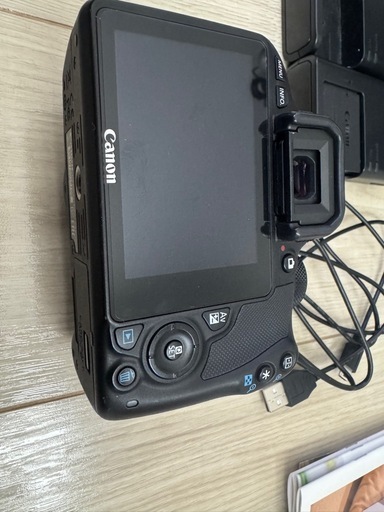 Canon ダブルズームキット　EOS Kiss X7