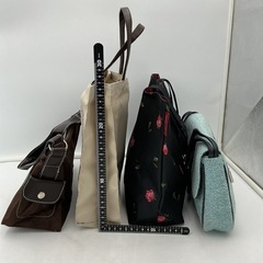 バッグ４個おまとめ　　お出掛けやお買い物にお使いください。の画像