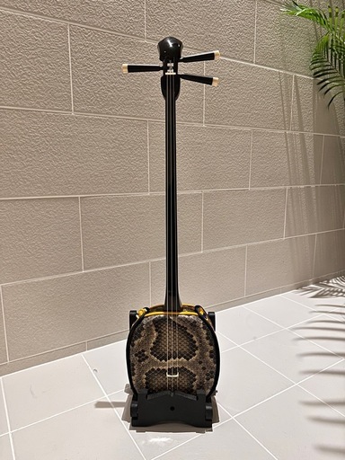 カミゲン黒木三線 ウジラミ模様入 小与那型 (abc) 宜野湾の弦楽器